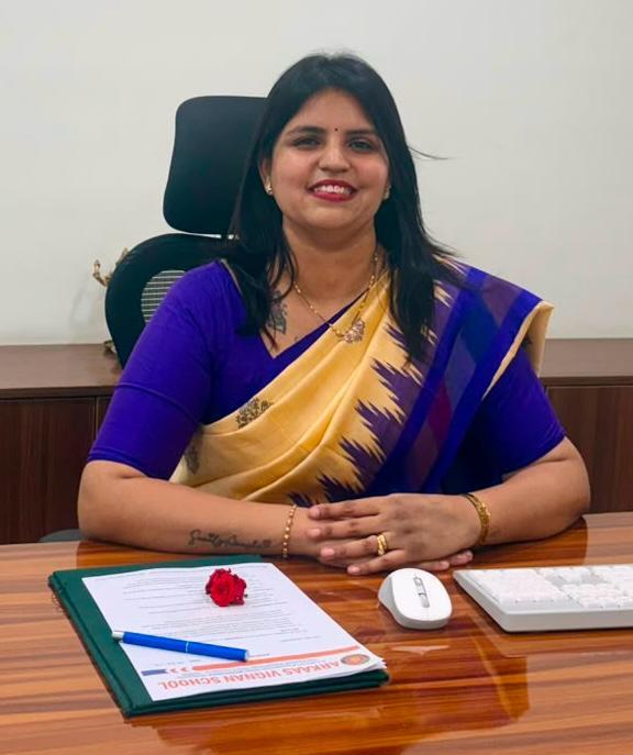 Mrs. Anusha Suri, Principal of Arkaas Vignan School